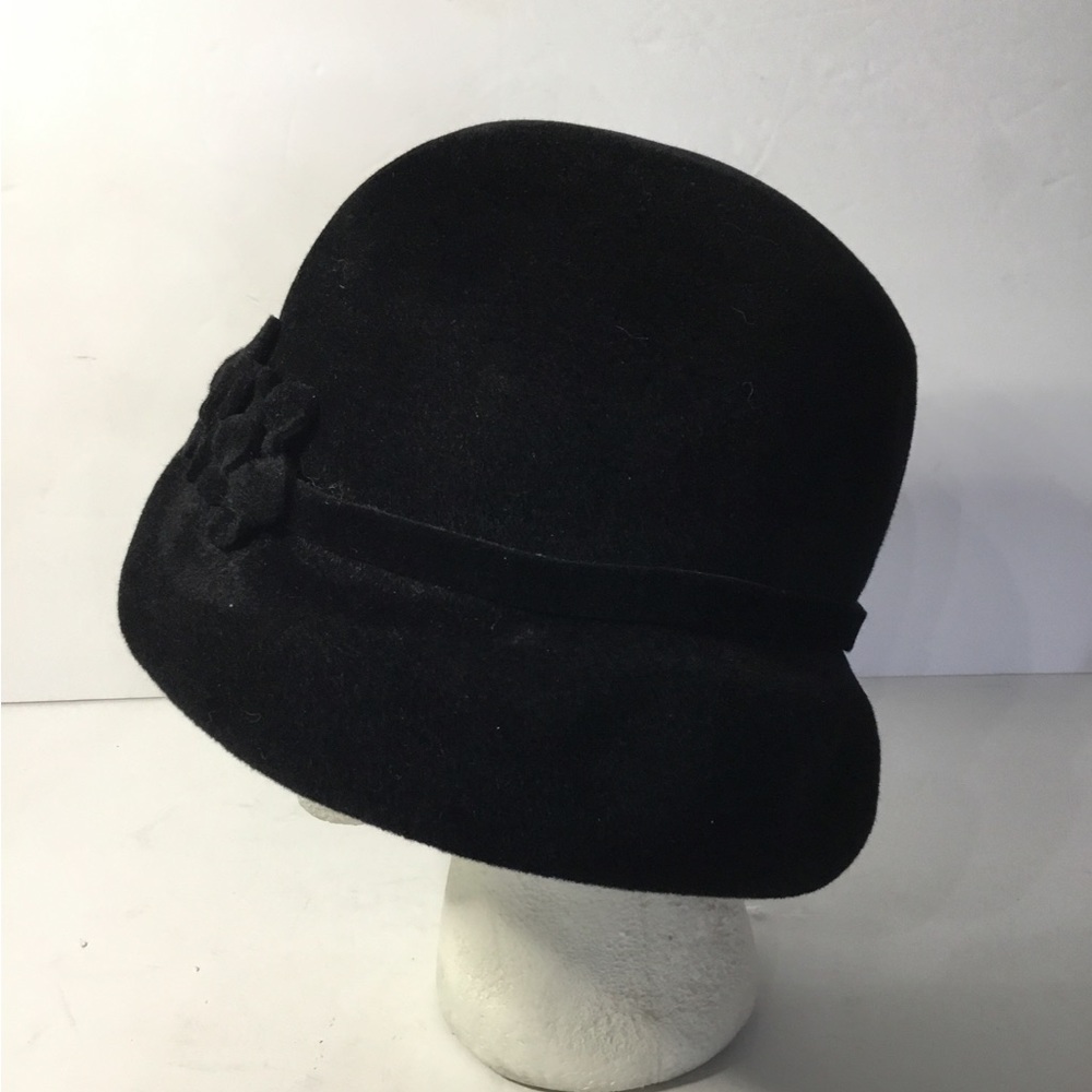 Finesse Women’s Black Hat With Double Flower Detail — image 3 of 6